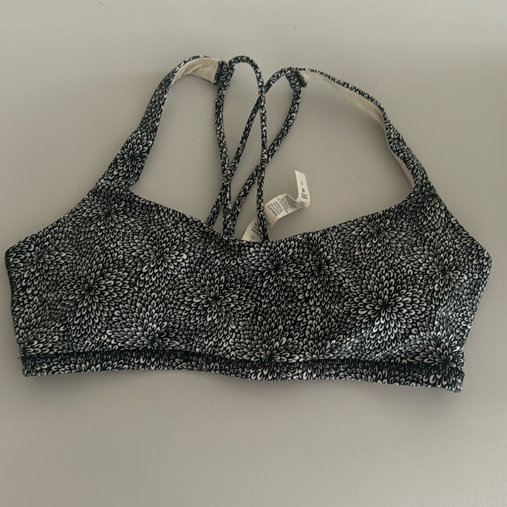 Lululemon size 8 sports bra
